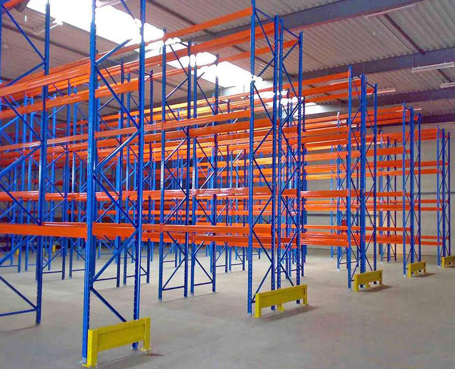 如何避免貨架上的物品受潮或受灰塵污染？